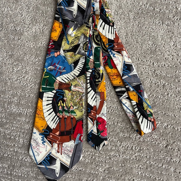 Nicole Miller hand sewn silk necktie - Picture 1 of 7